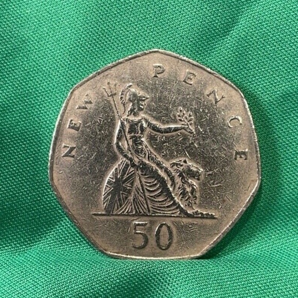 1977 United Kingdom Queen Elizabeth II 50 Kims New Pence Coin